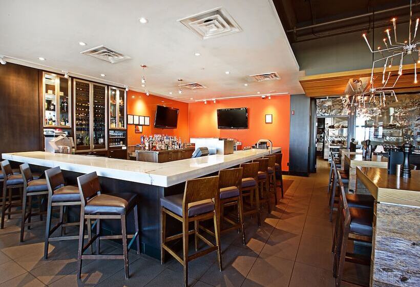 هتل Niagara Falls Marriott On The Falls