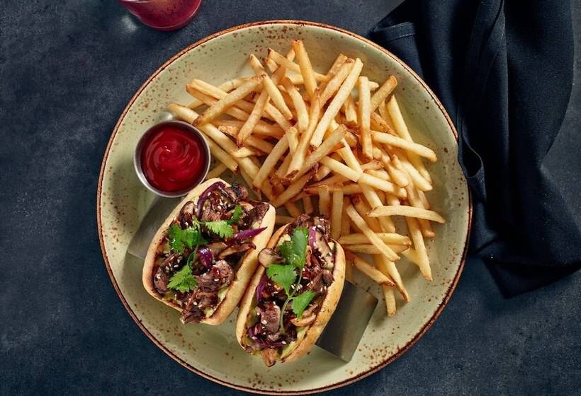 هتل Niagara Falls Marriott On The Falls