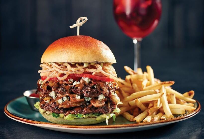 هتل Niagara Falls Marriott On The Falls