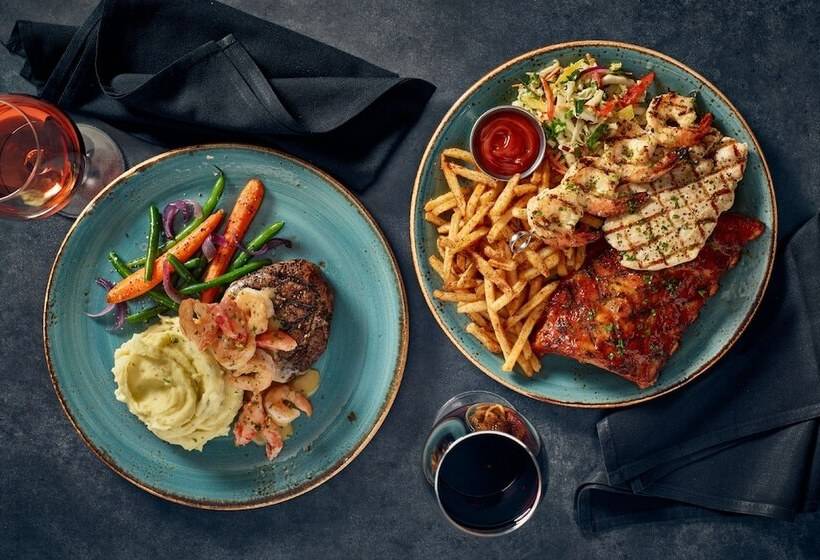 هتل Niagara Falls Marriott On The Falls