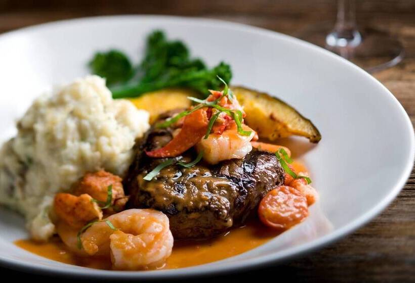 هتل Niagara Falls Marriott On The Falls