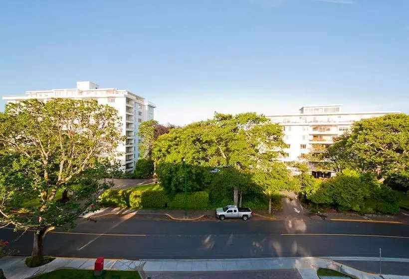 Отель Oak Bay Beach