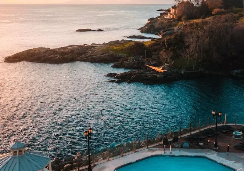 Отель Oak Bay Beach