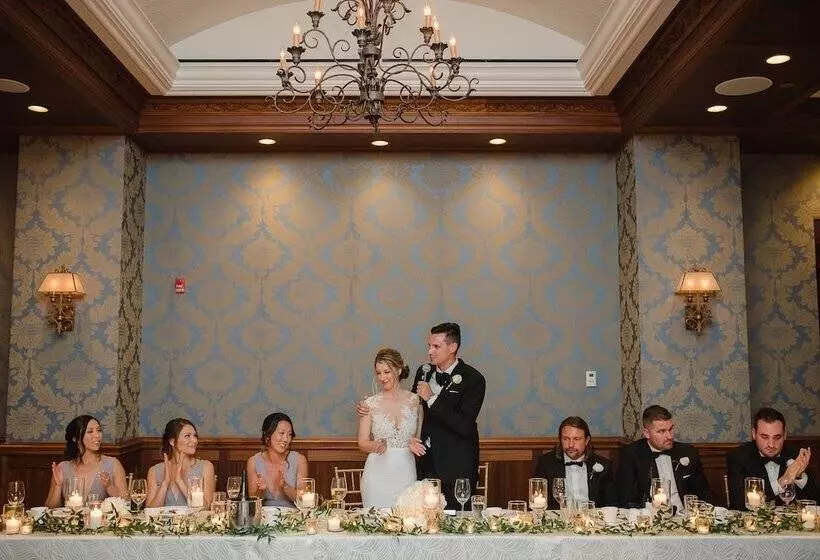 Отель Oak Bay Beach