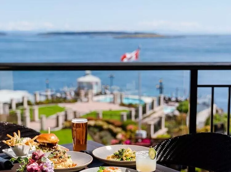 Отель Oak Bay Beach