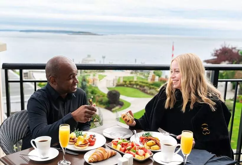 Отель Oak Bay Beach