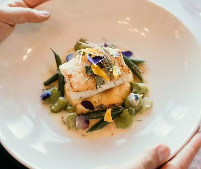 Отель Oak Bay Beach