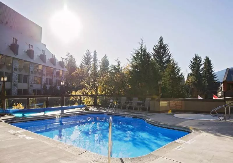Hotel Whistler Village Inn & Suites