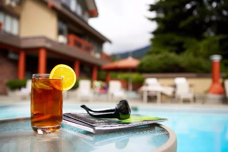 Hotel Whistler Village Inn & Suites