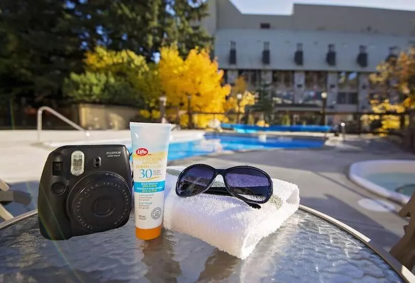 Hotel Whistler Village Inn & Suites