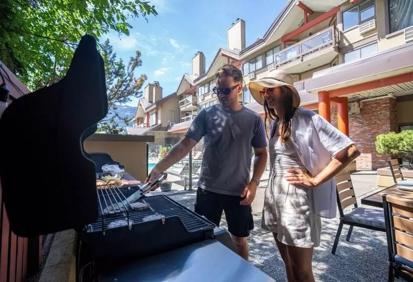 Hotel Whistler Village Inn & Suites