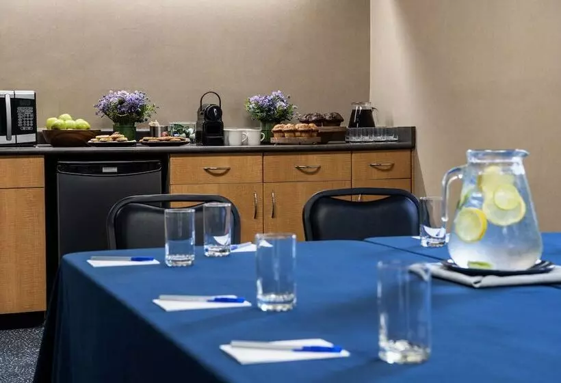 Hotel Whistler Village Inn & Suites