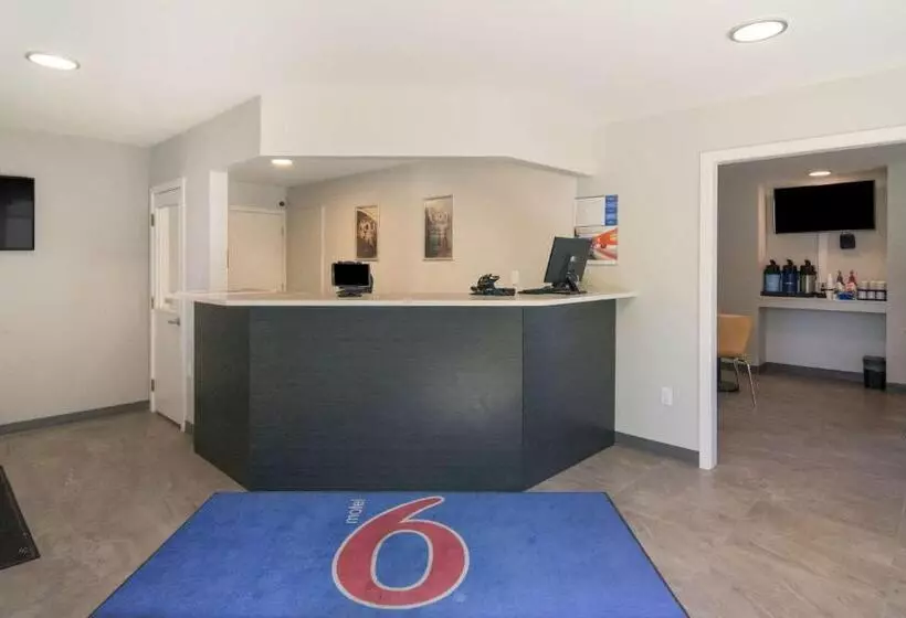 Motel 6saanichton, Bc  Victoria Airport