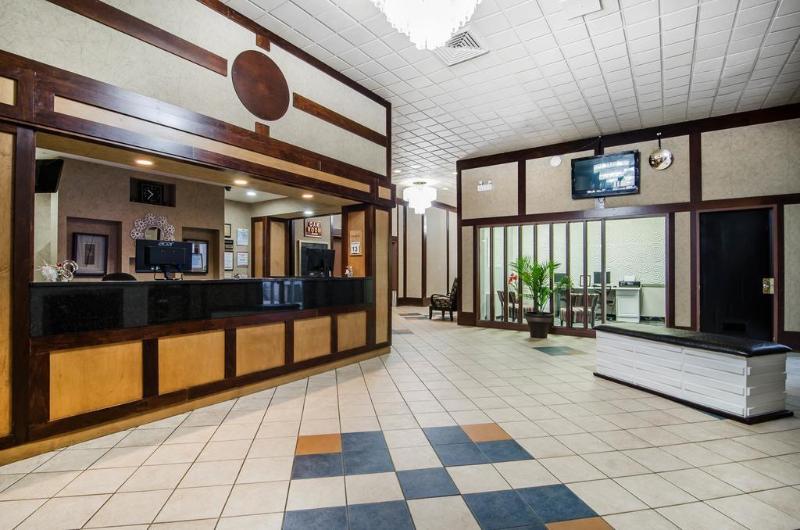 هتل Travelodge By Wyndham Prince Albert