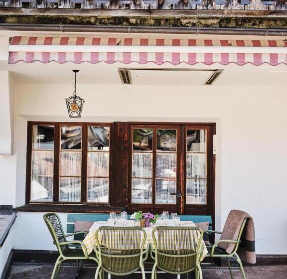 فندق Chesa Grischuna