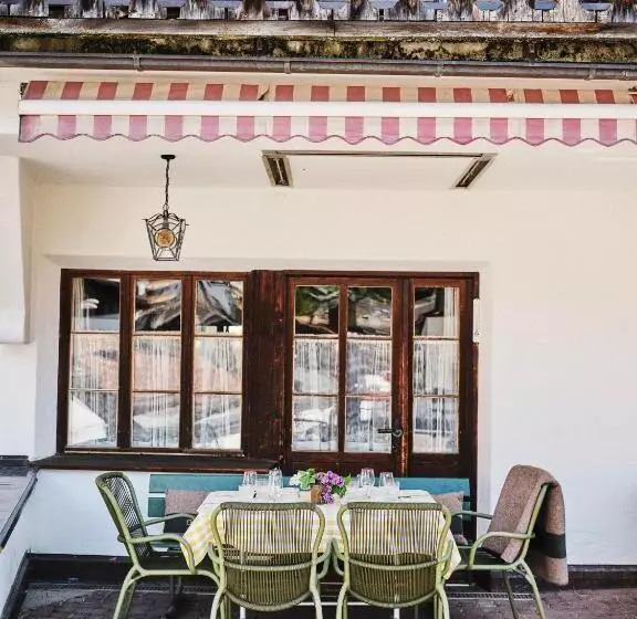 Hotell Chesa Grischuna