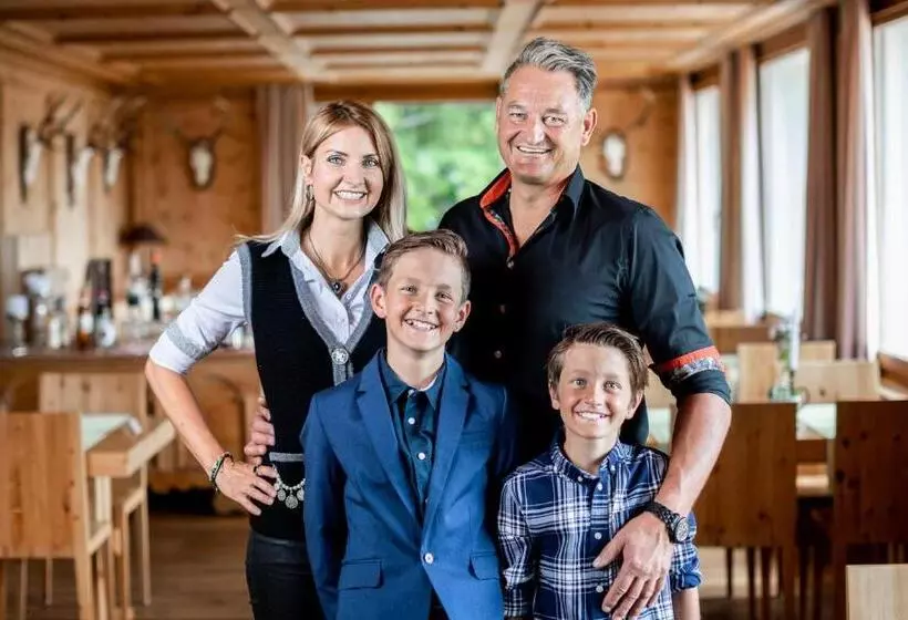 ホテル Waldhaus Am See