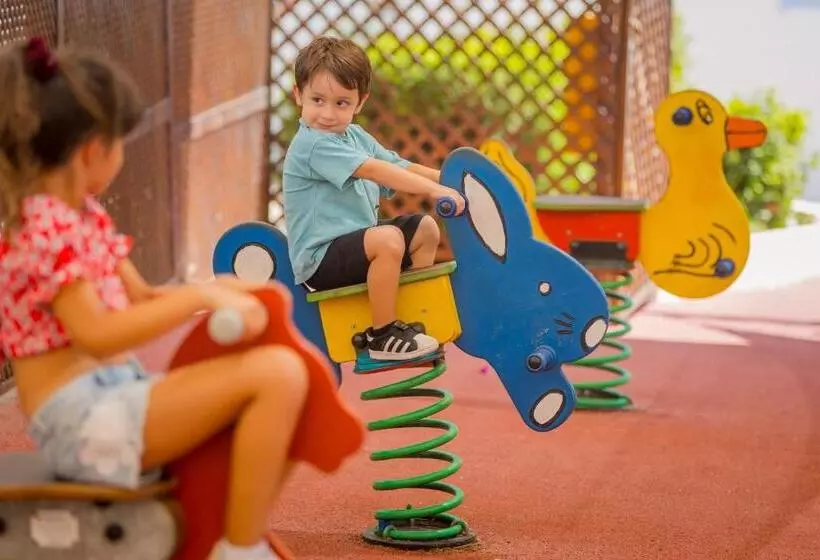 هتل Golden Coast Beach