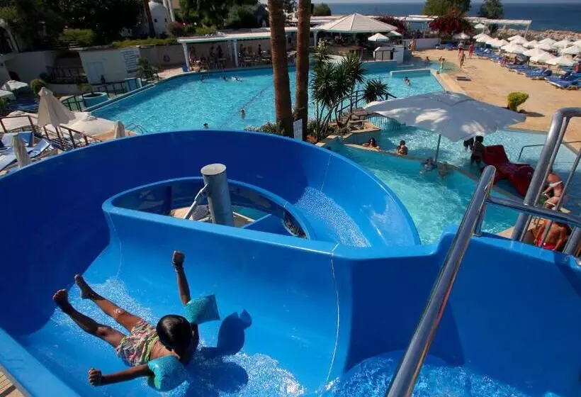 هتل Golden Coast Beach