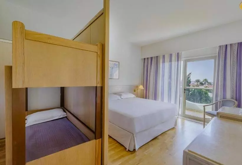 هتل Golden Coast Beach