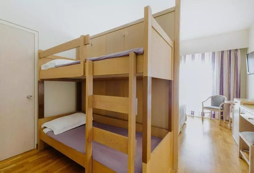 هتل Golden Coast Beach