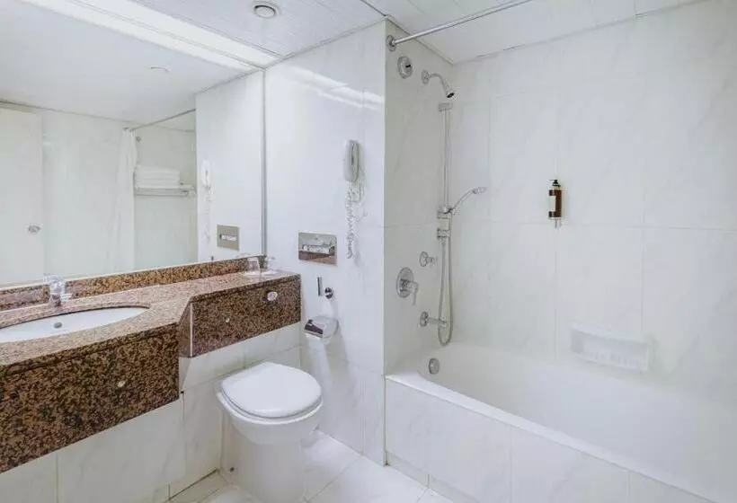 هتل Golden Coast Beach