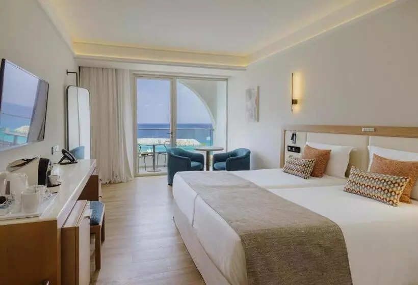 هتل Golden Coast Beach