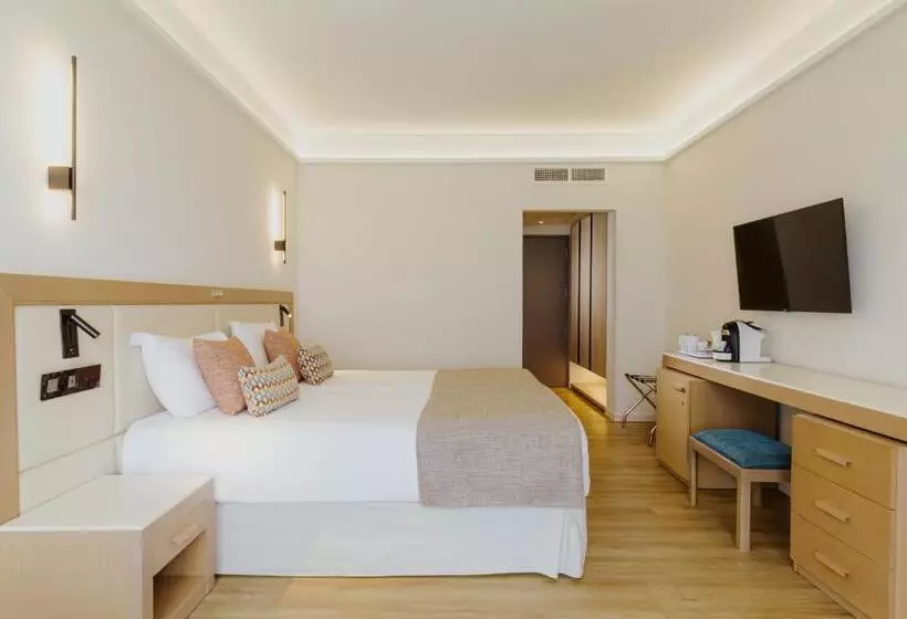 هتل Golden Coast Beach