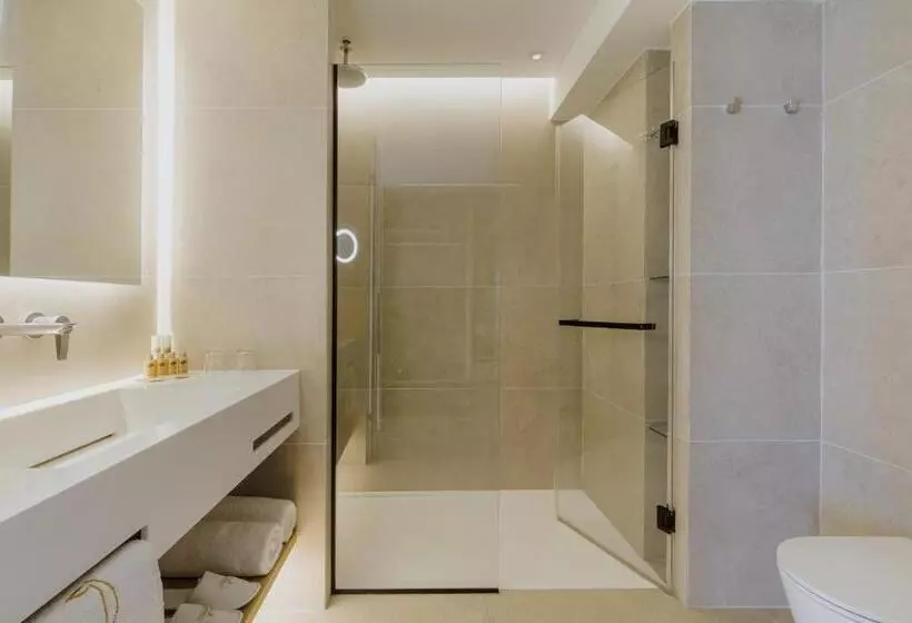 هتل Golden Coast Beach