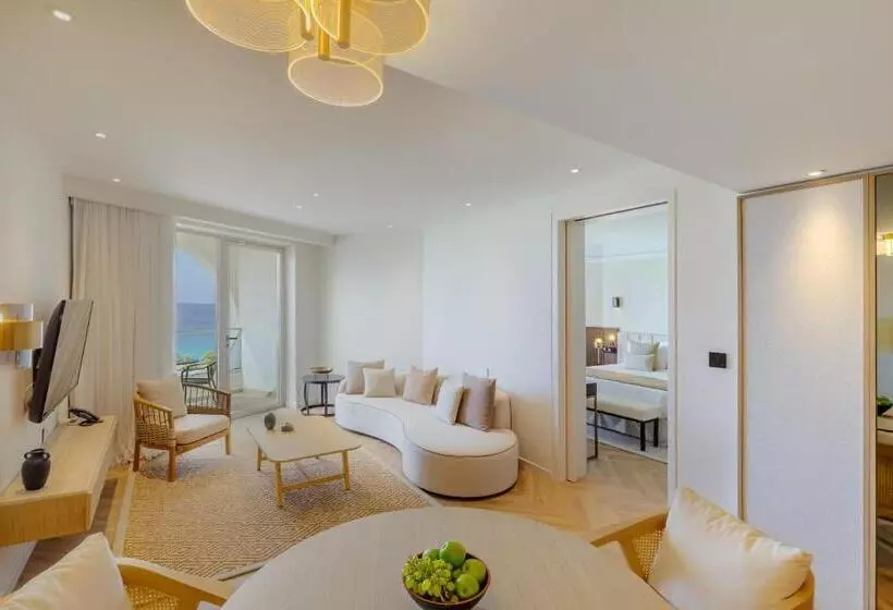 هتل Golden Coast Beach