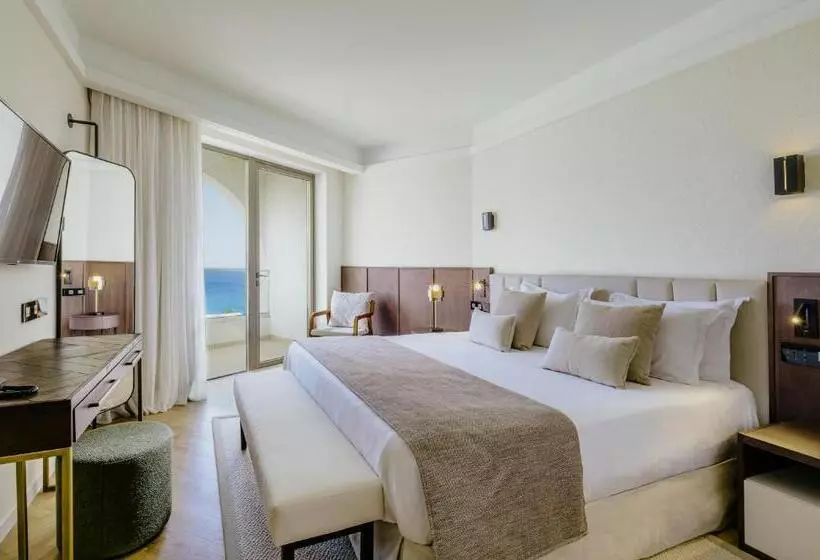 هتل Golden Coast Beach