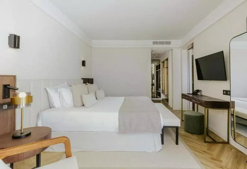 هتل Golden Coast Beach