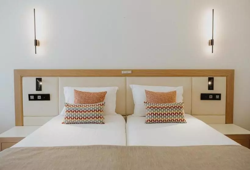 هتل Golden Coast Beach