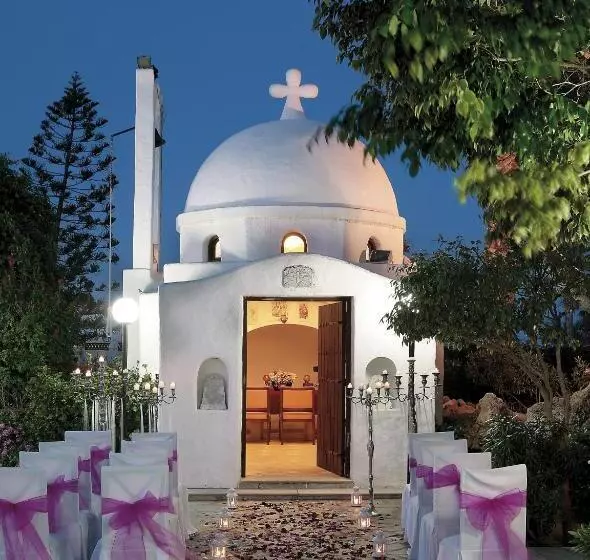 هتل Golden Coast Beach