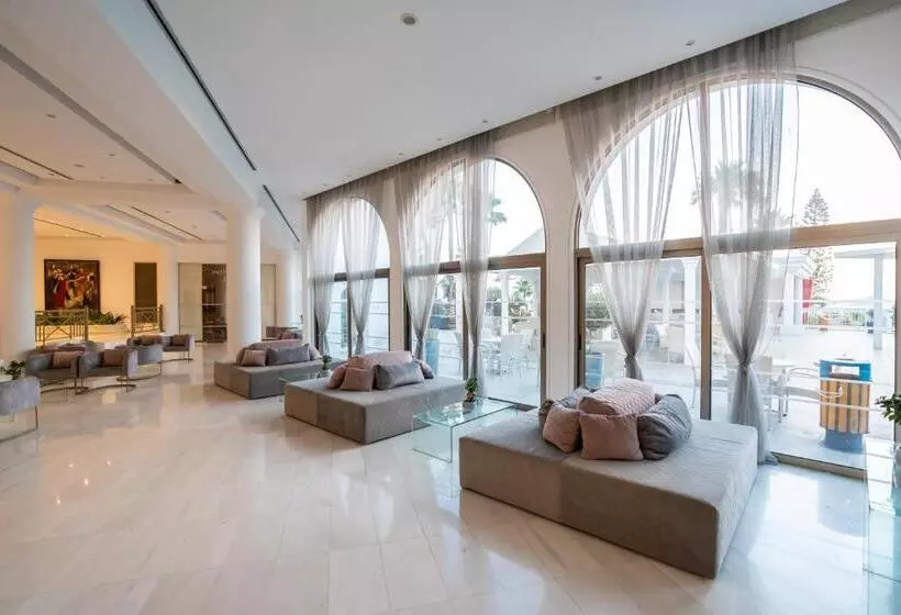 هتل Golden Coast Beach