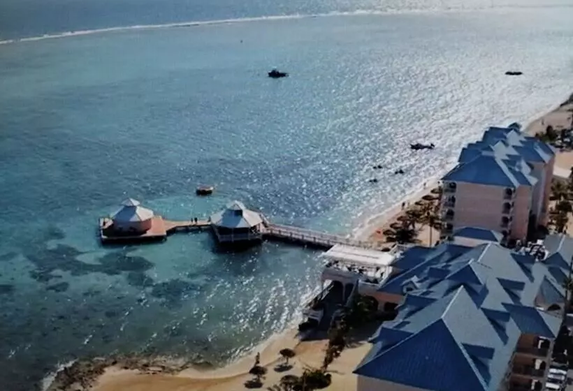 هتل Morritt S Tortuga Club