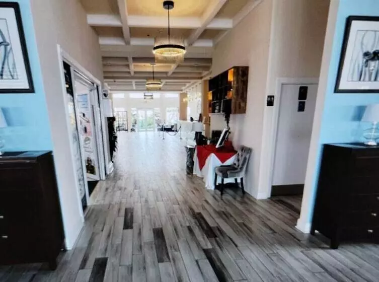 هتل Morritt S Tortuga Club