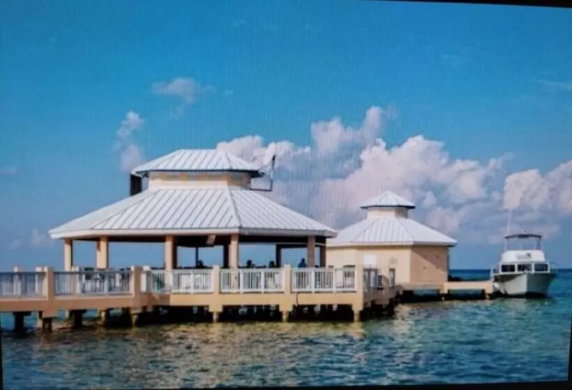 هتل Morritt S Tortuga Club