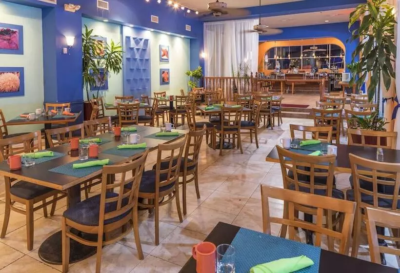 هتل Morritt S Tortuga Club