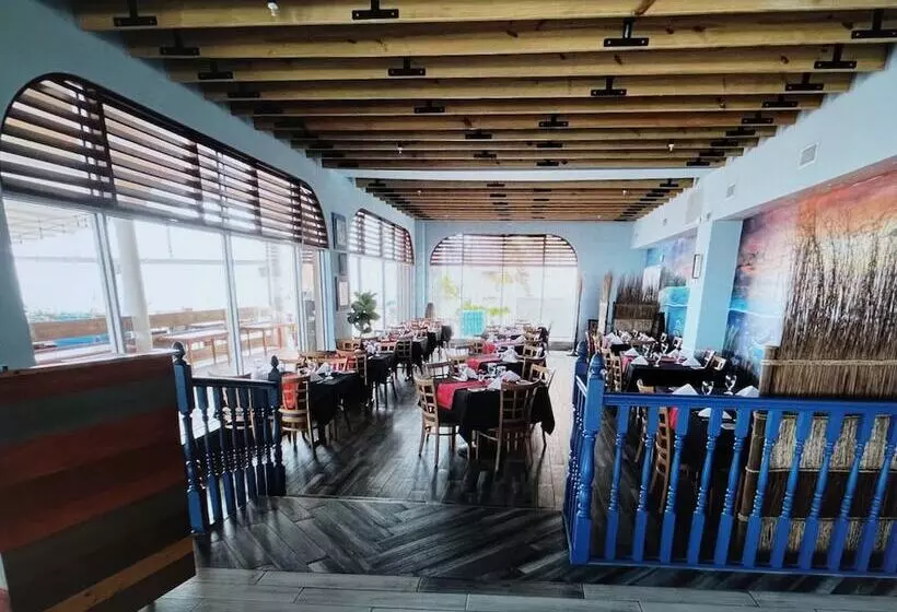 هتل Morritt S Tortuga Club