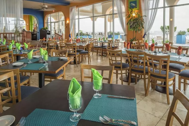 هتل Morritt S Tortuga Club