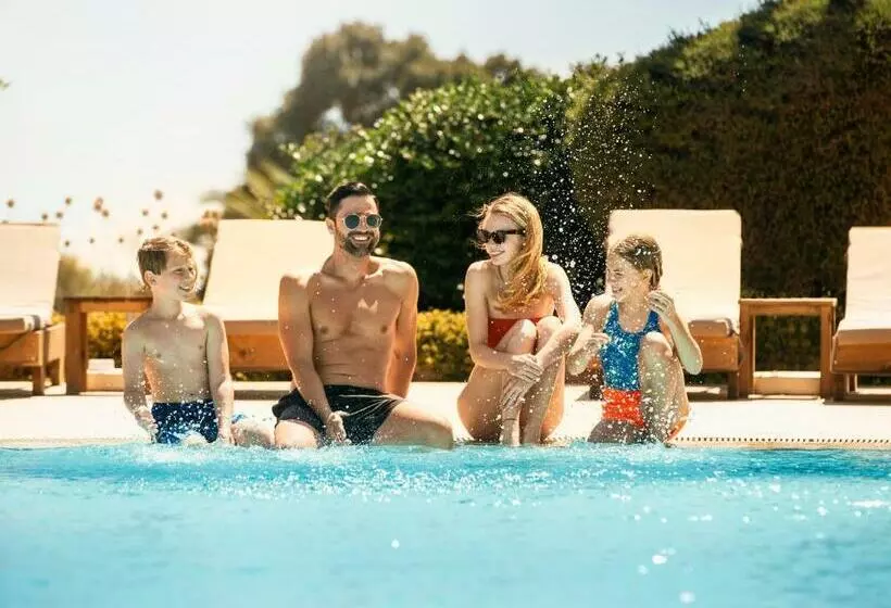 Hotel St Raphael Resort