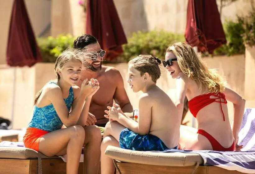 Hotel St Raphael Resort