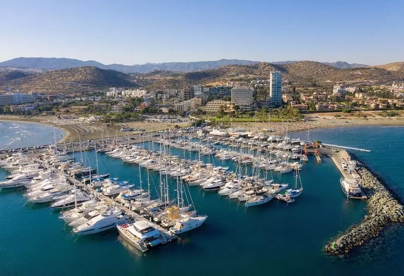 Hotel St Raphael Resort