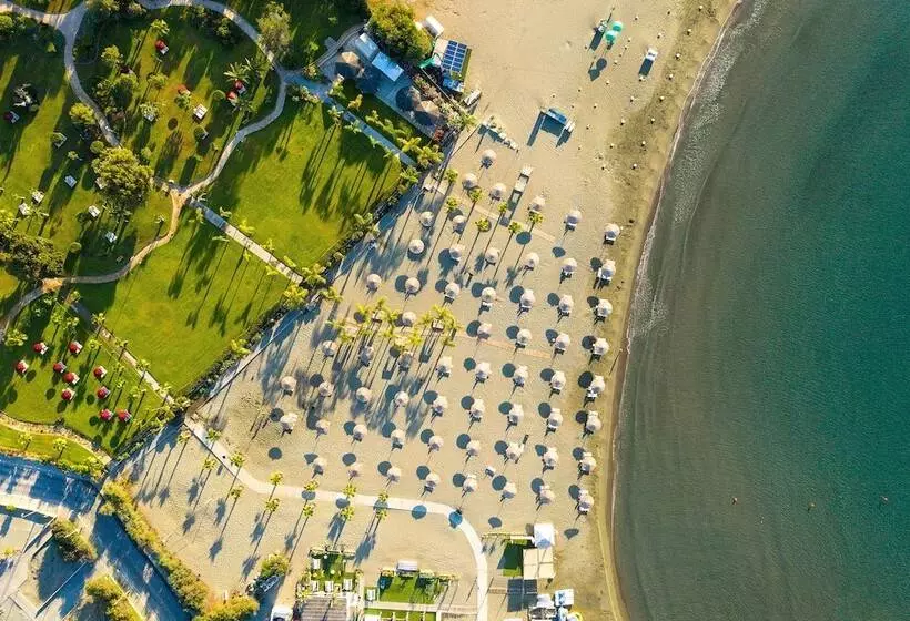 Hotel St Raphael Resort