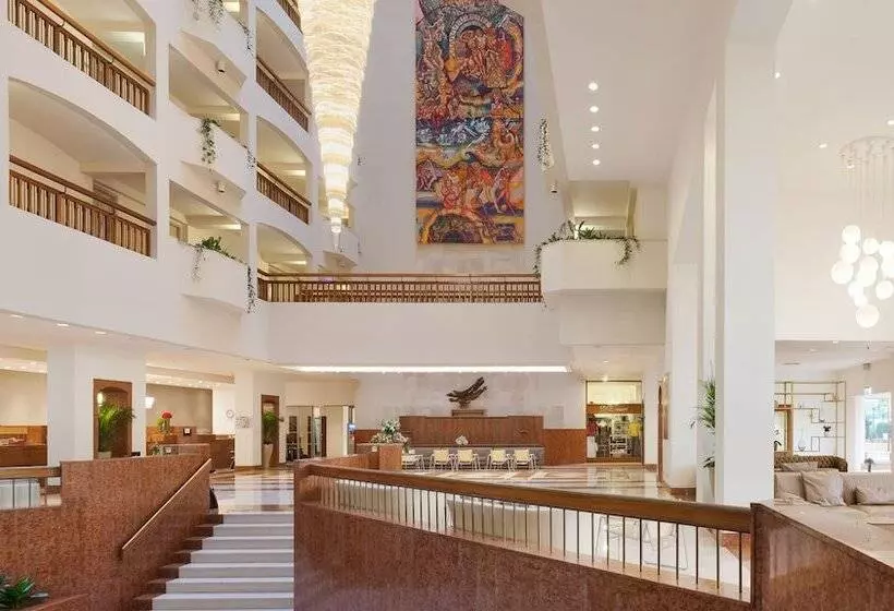 Hotel St Raphael Resort