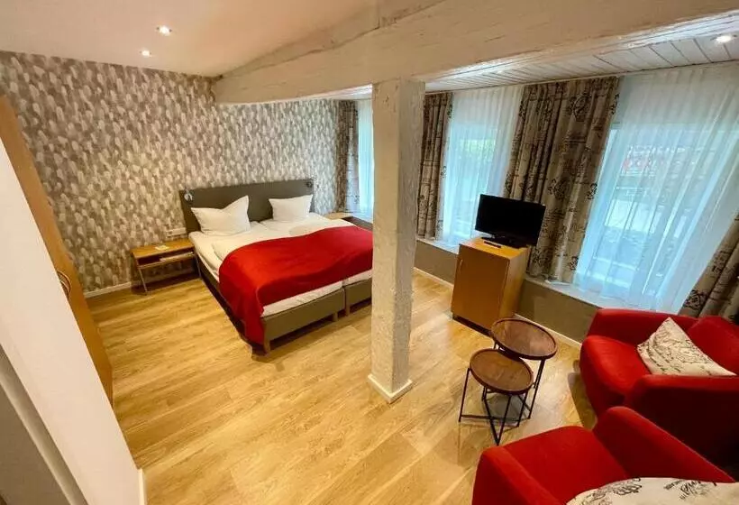 Отель Am Schloss  Superior