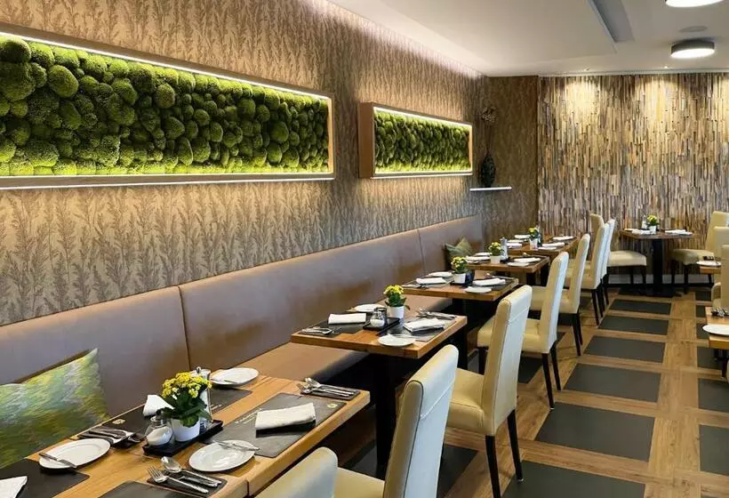 Отель Am Schloss  Superior