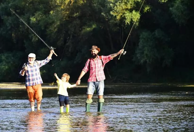 בית מלון כפרי Und Weingut Karlsmühle