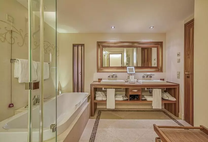 Wald & Schlosshotel Friedrichsruhe